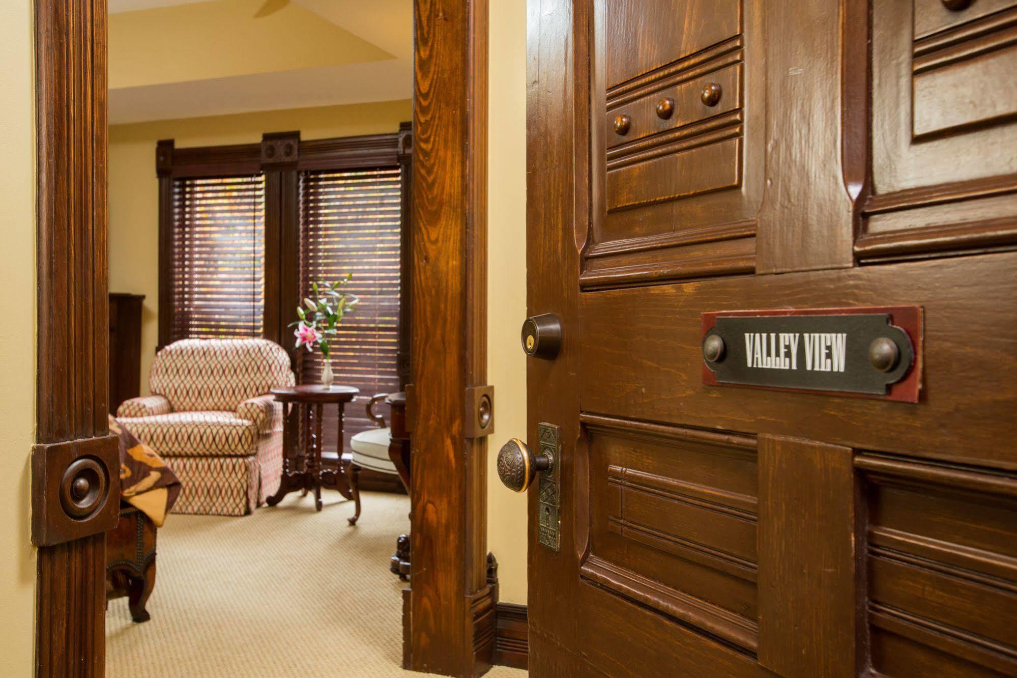 The Victorian Luxury B&B Стимбот Спрингс Экстерьер фото