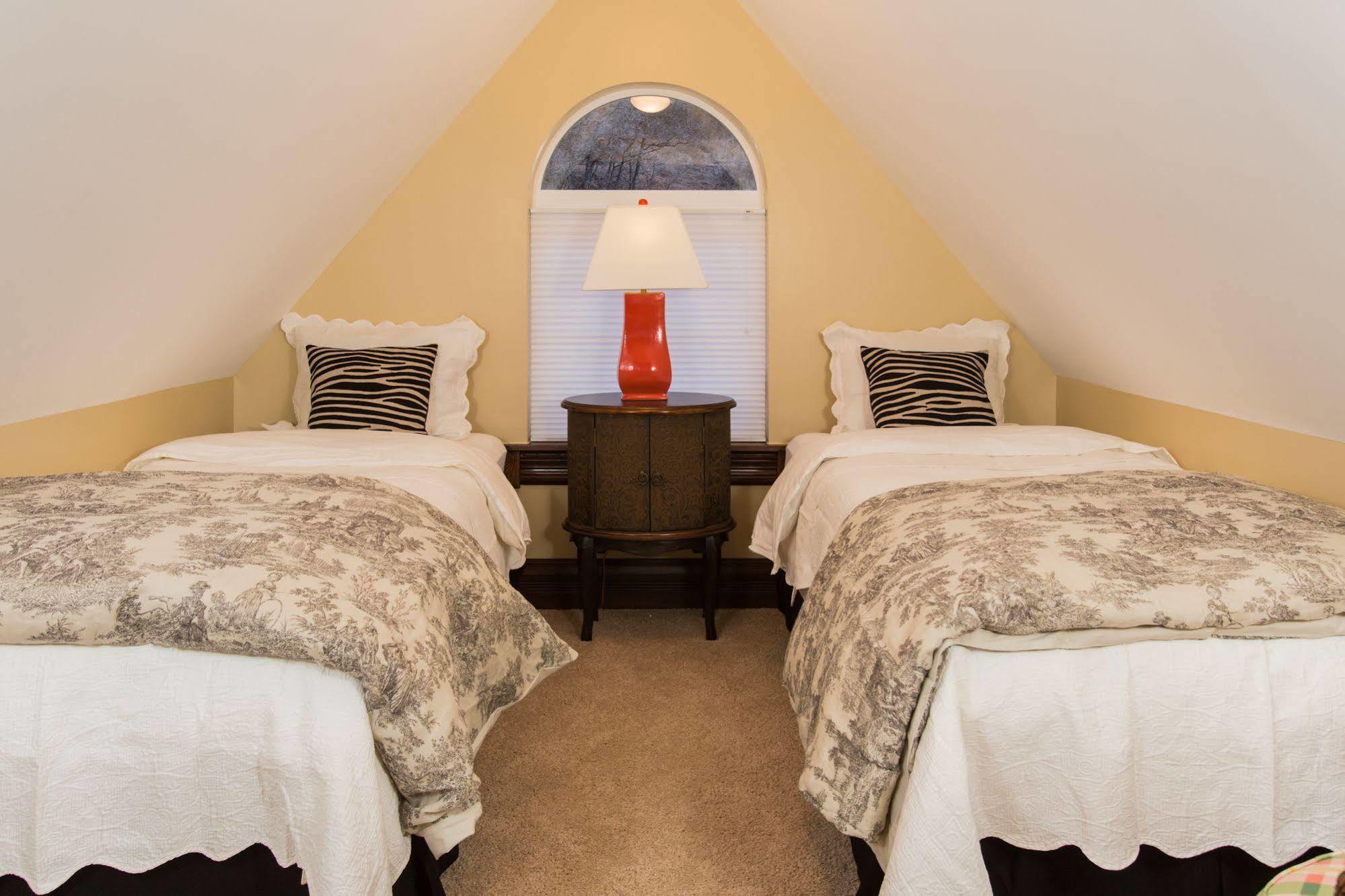 The Victorian Luxury B&B Стимбот Спрингс Экстерьер фото