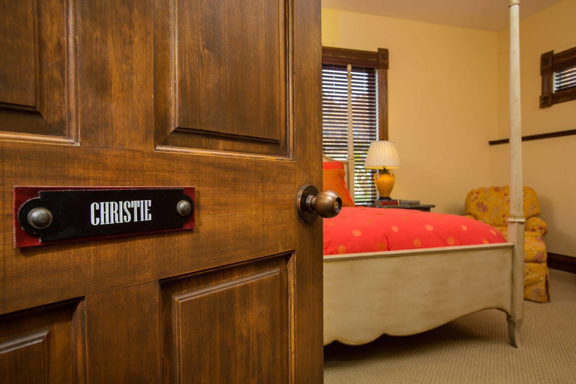 The Victorian Luxury B&B Стимбот Спрингс Экстерьер фото