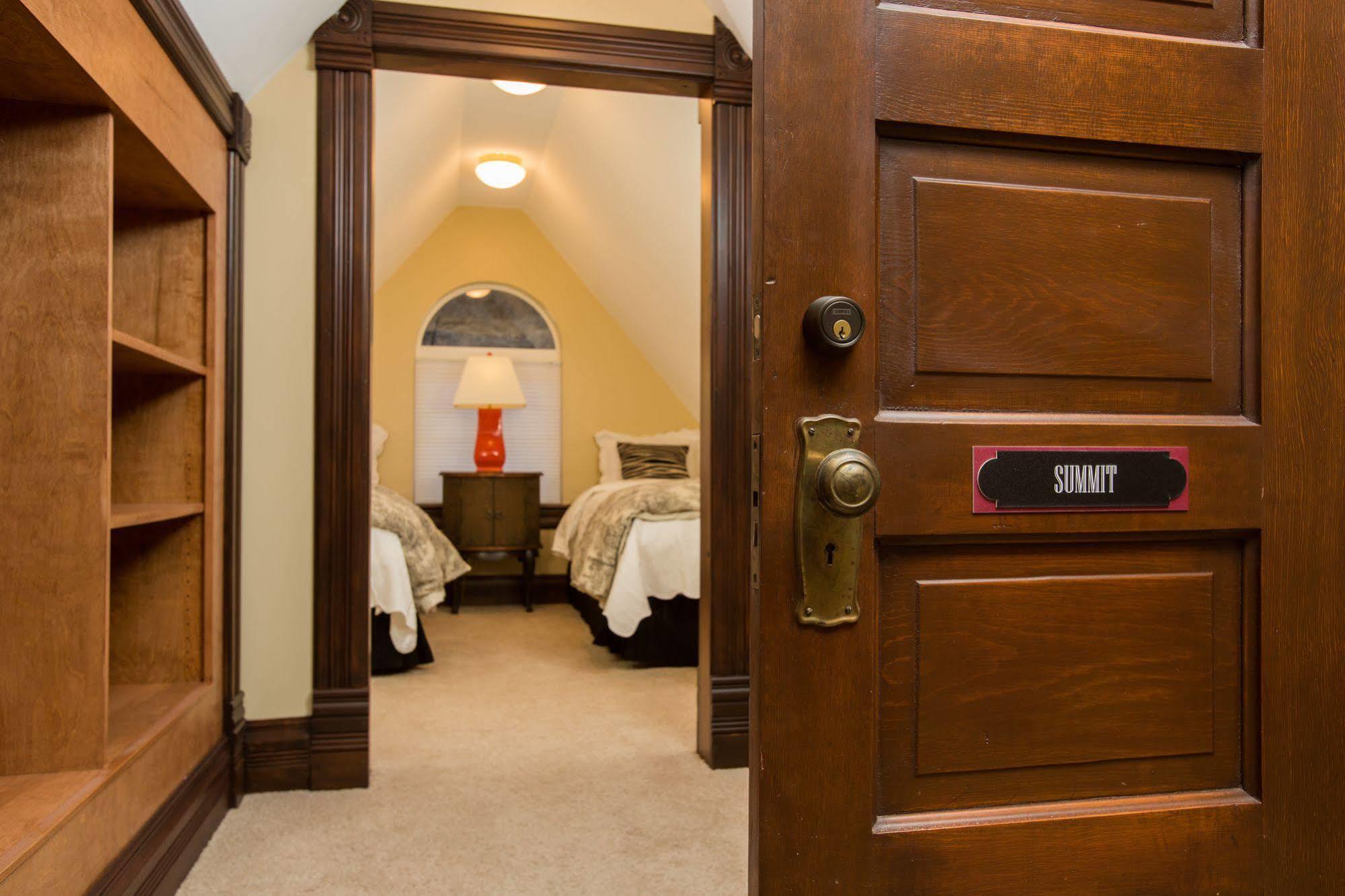 The Victorian Luxury B&B Стимбот Спрингс Экстерьер фото